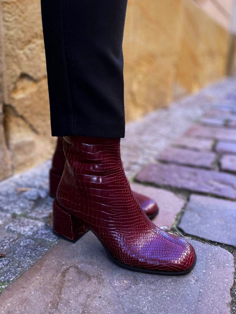 Maroon heeled women's boots, made of imitation snake skin, insulated, Konopka Shoes