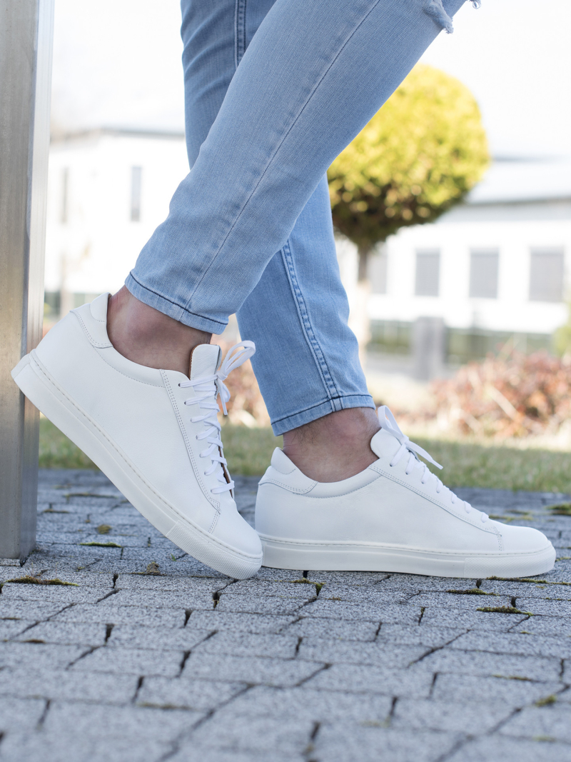 Białe sneakersy podwyższające Xavier +6 cm, Conhpol Dynamic, Konopka Shoes