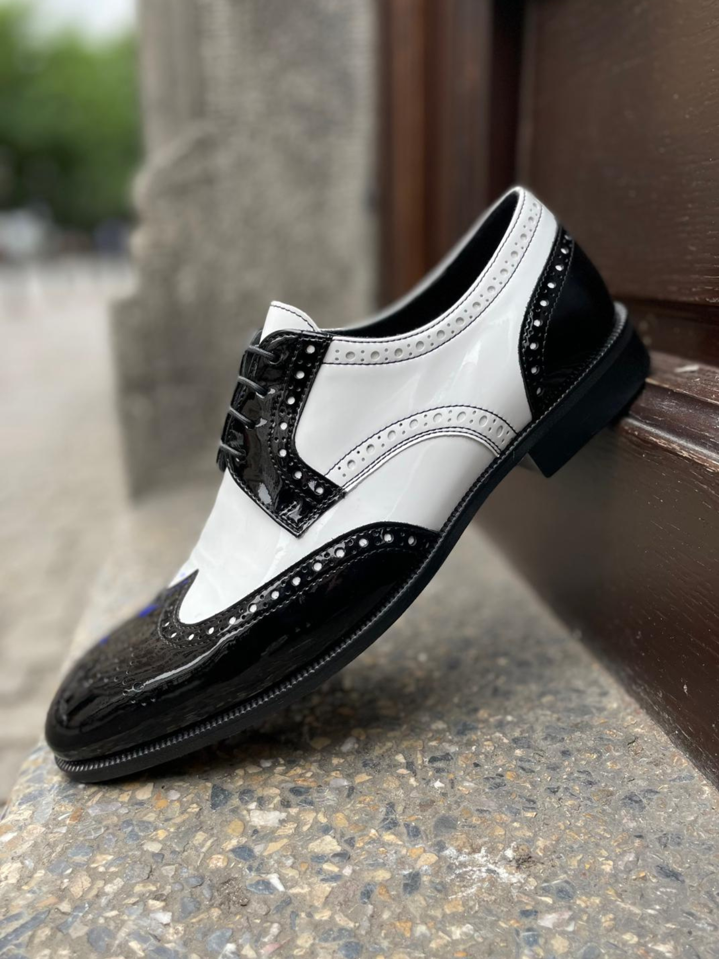 Męskie buty czarno-białe eleganckie derby, skórzane lakierki, Conhpol, Konopka Shoes